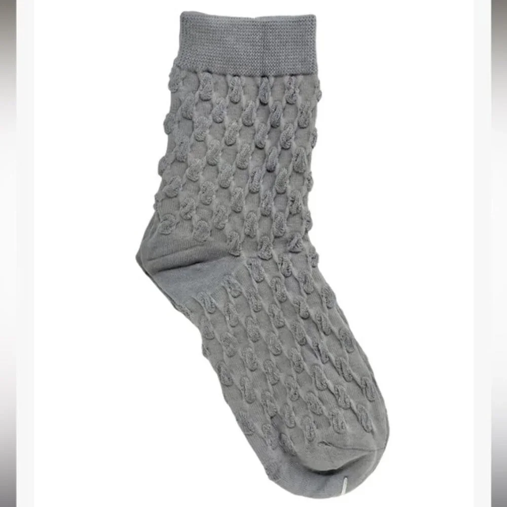 NWT Lida Bubble Texture Gray Crew Socks